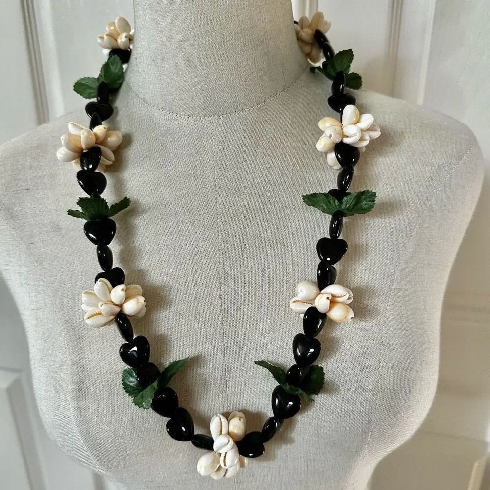 Hawaiian Style beaded  Shell & Leaf Lei Necklace